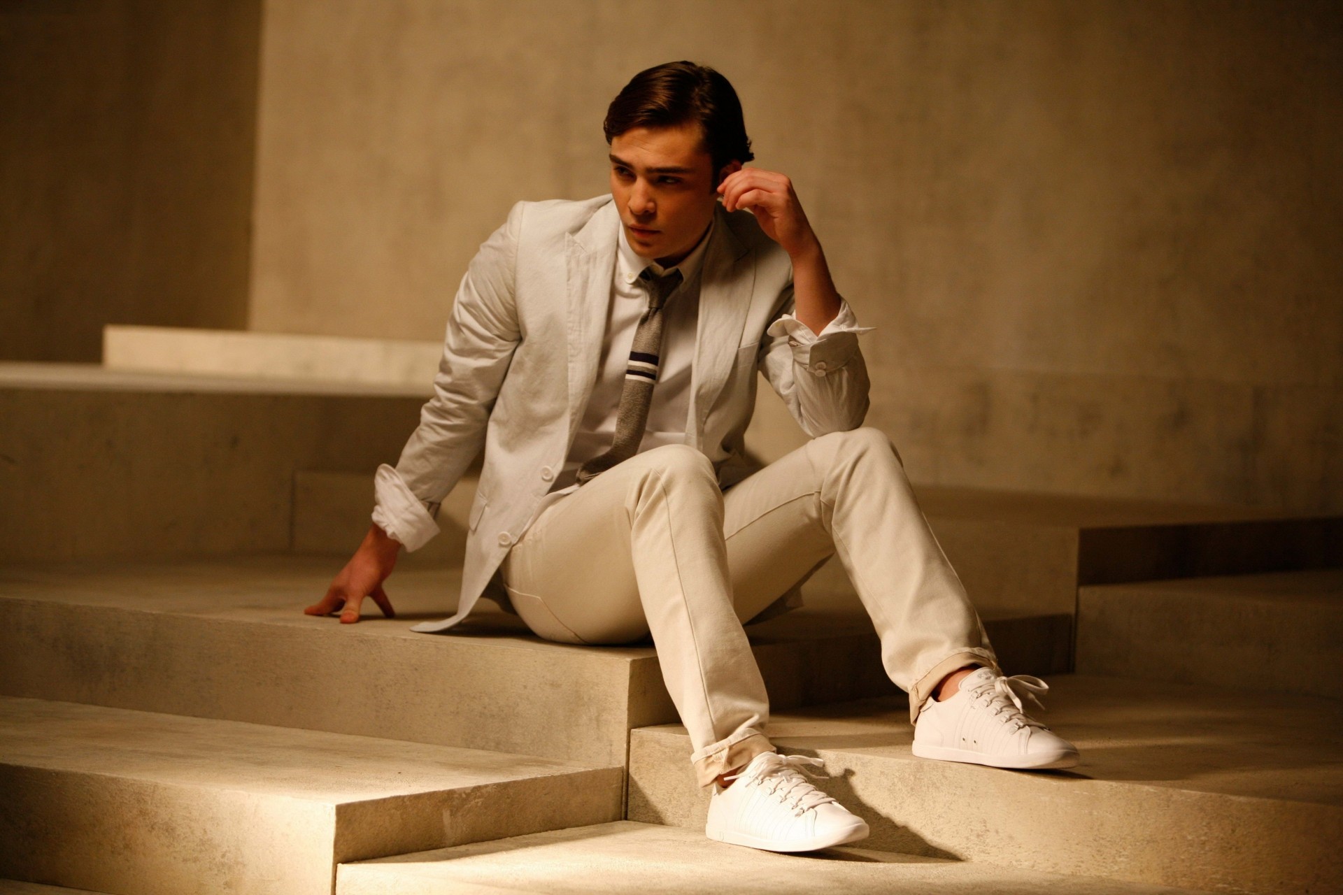 élégant homme ed westwick