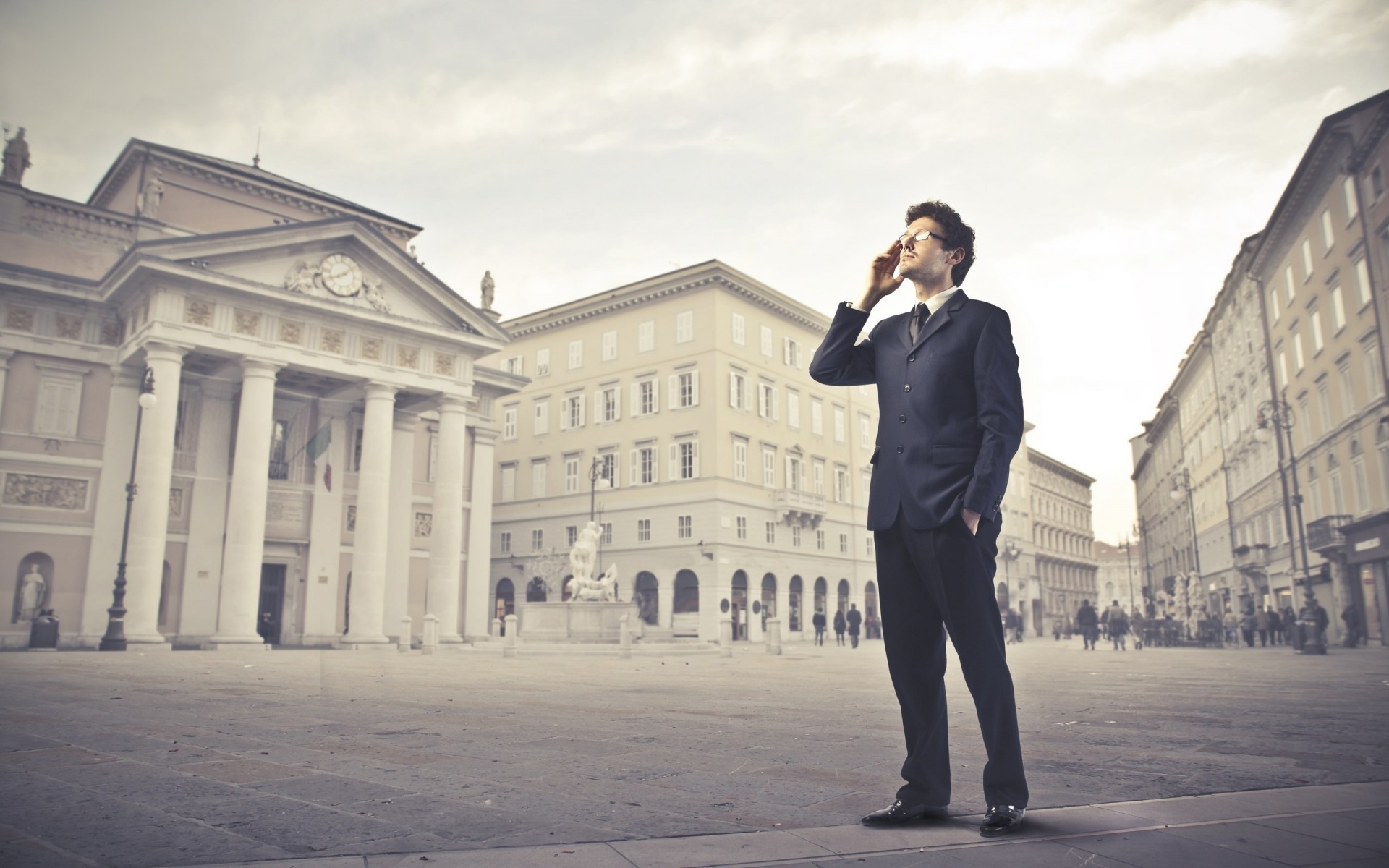 teléfono traje hombre pantalones ciudad gafas de sol fuerzas especiales