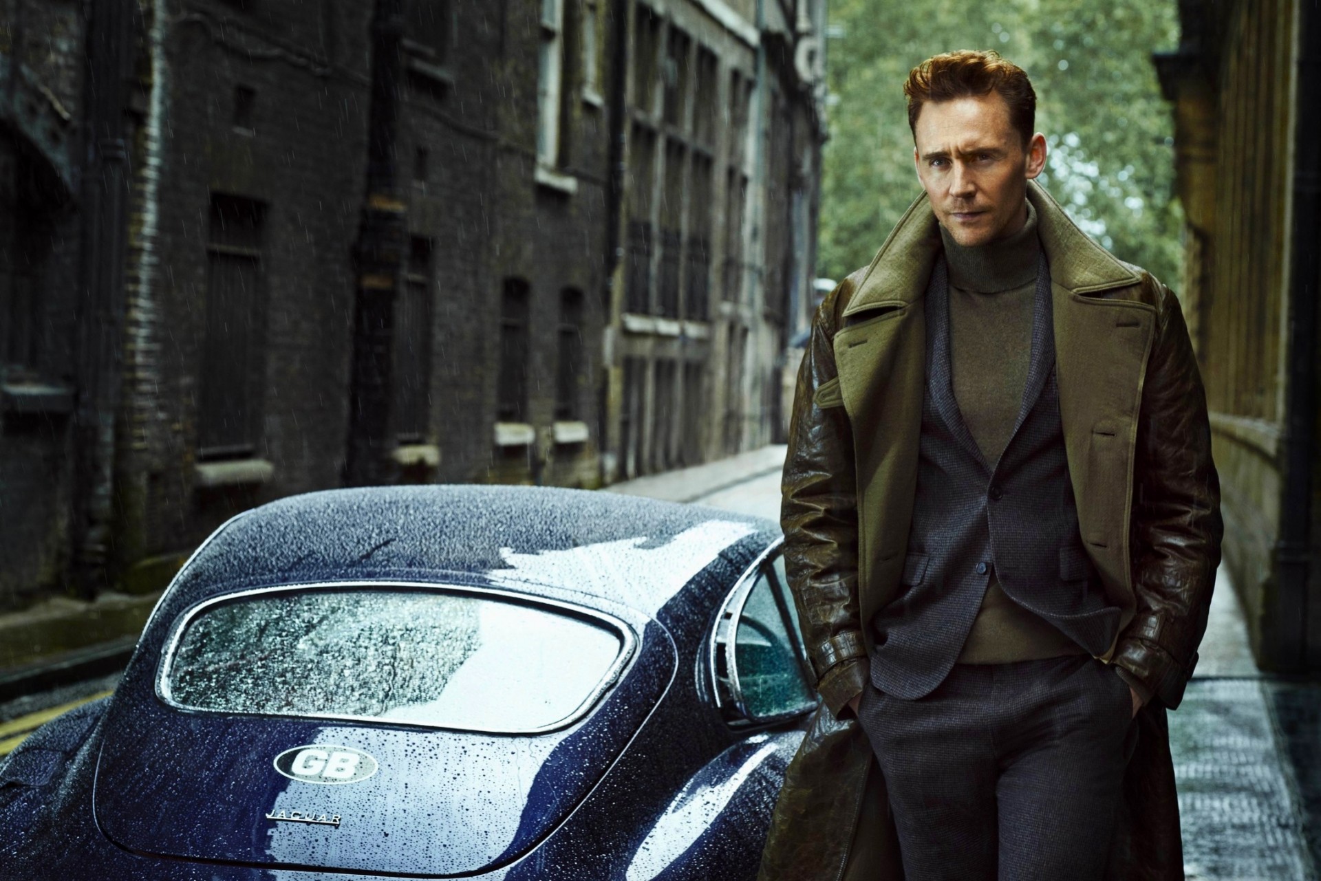 tom hiddleston kostium człowiek jaguar hiddleston samochód aktor