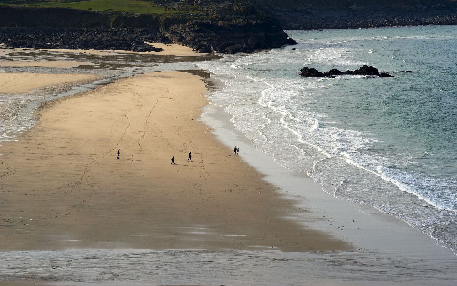 landscapes beaches water sea ocean coast coast man people girls guys rock rocks rocks wave