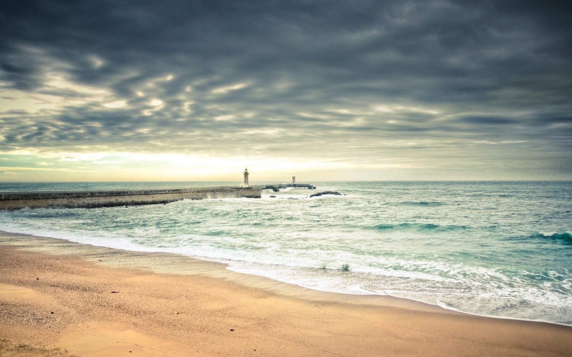 paysage plage mer eau sable océan ciel balises de nuages