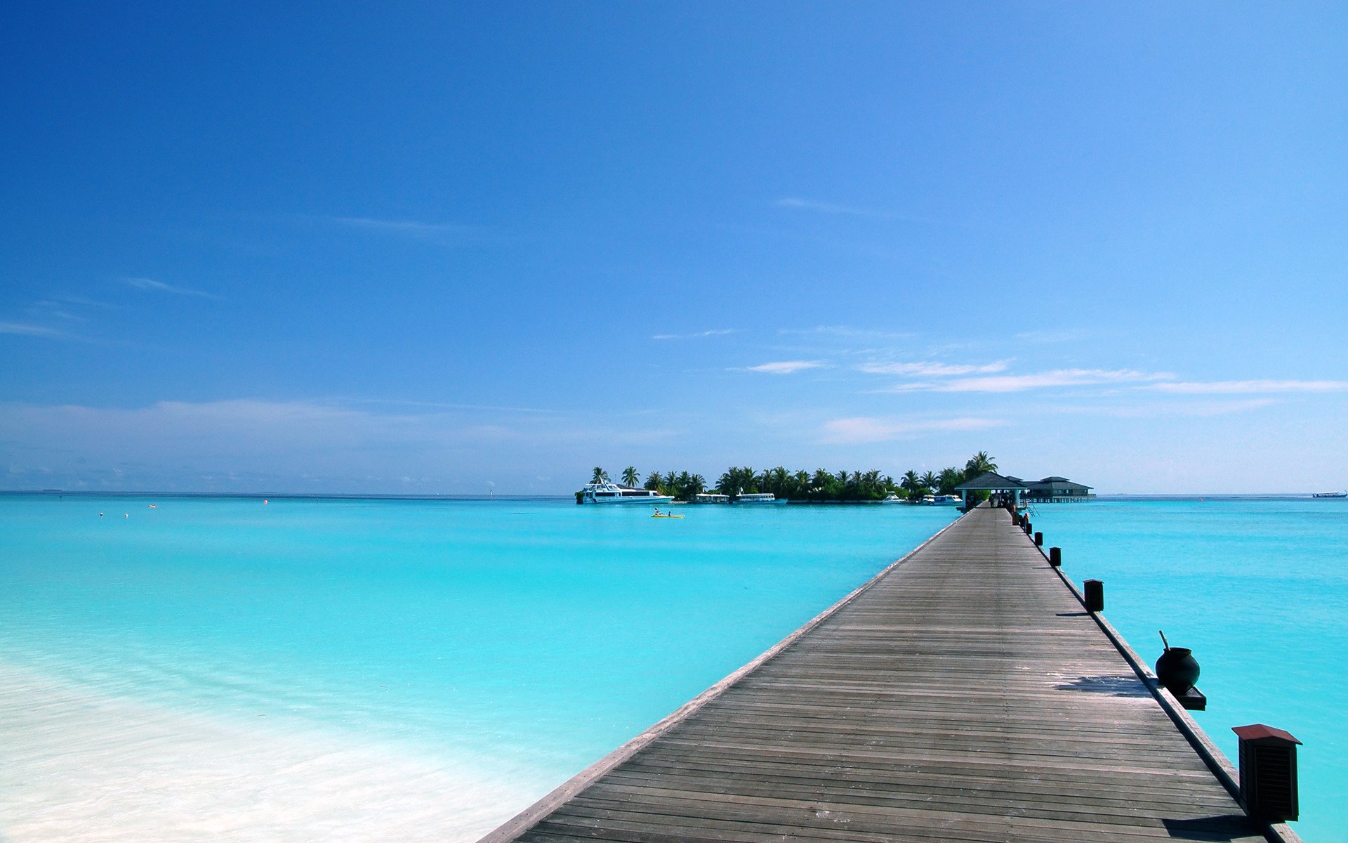 été eau mer océan azur navires bateau bateaux bateau yachts yacht ponts ponts palmiers palmiers maisons maisons ciel chaleur îles