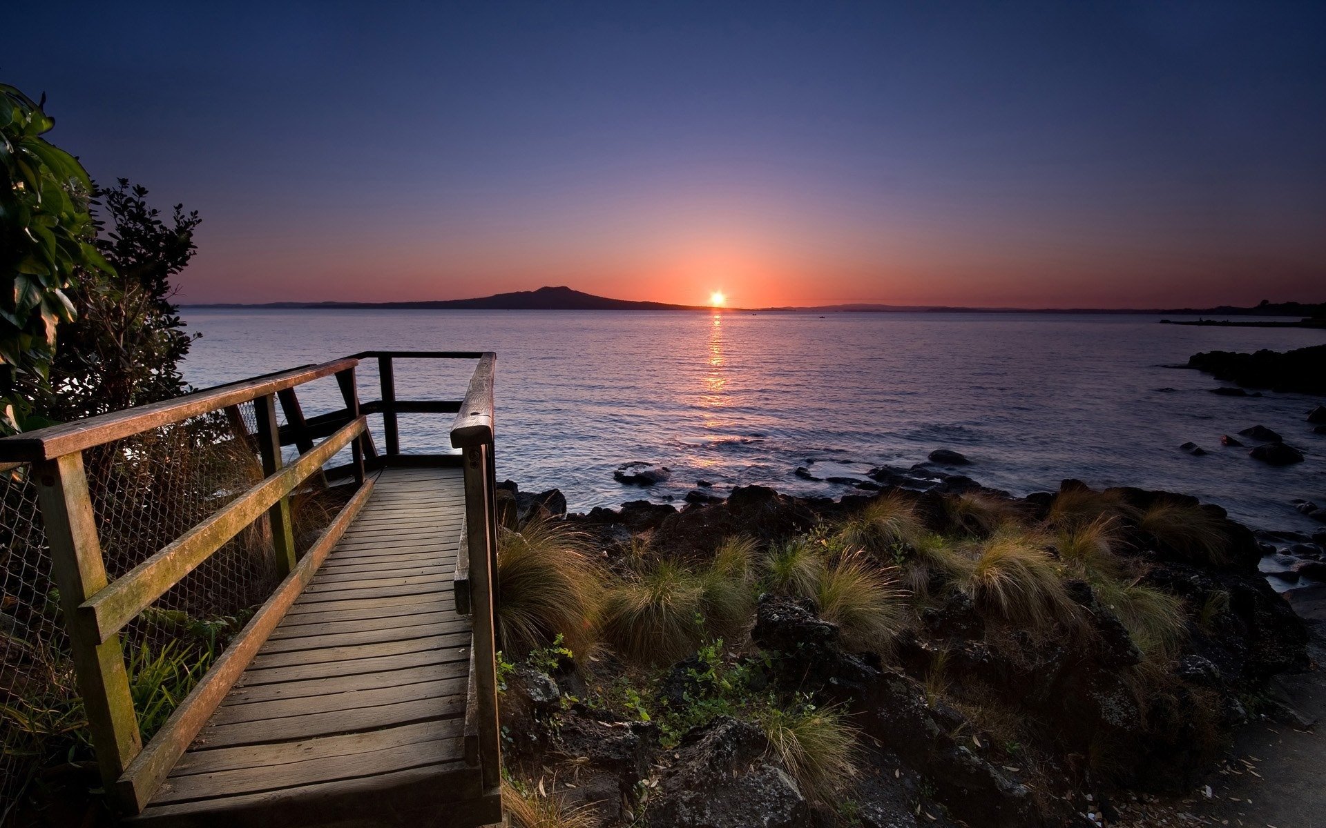 côte garde-corps pierres eau soleil coucher de soleil