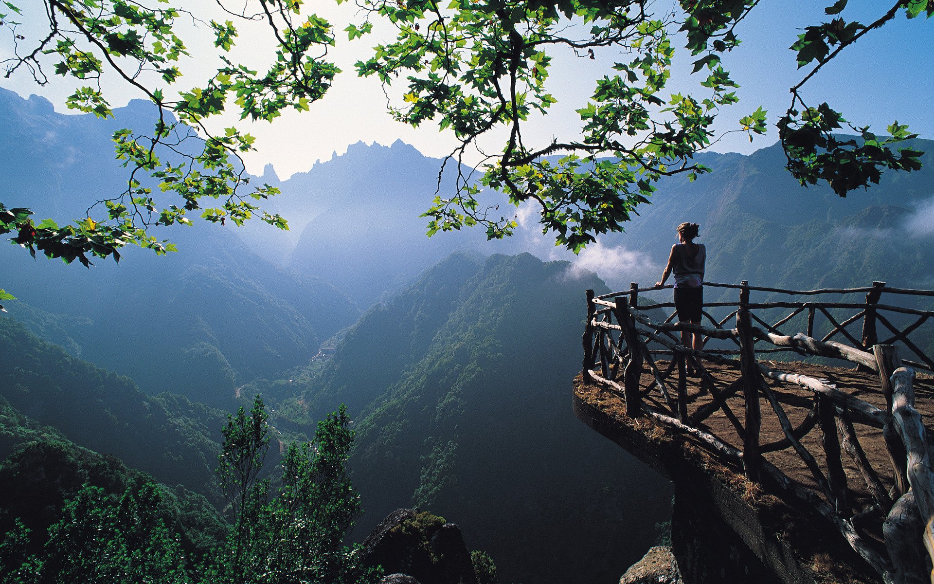 estado de ánimo mañana paisajes naturaleza personas hombre mujer mujer niña montañas árboles vallas vista lugares