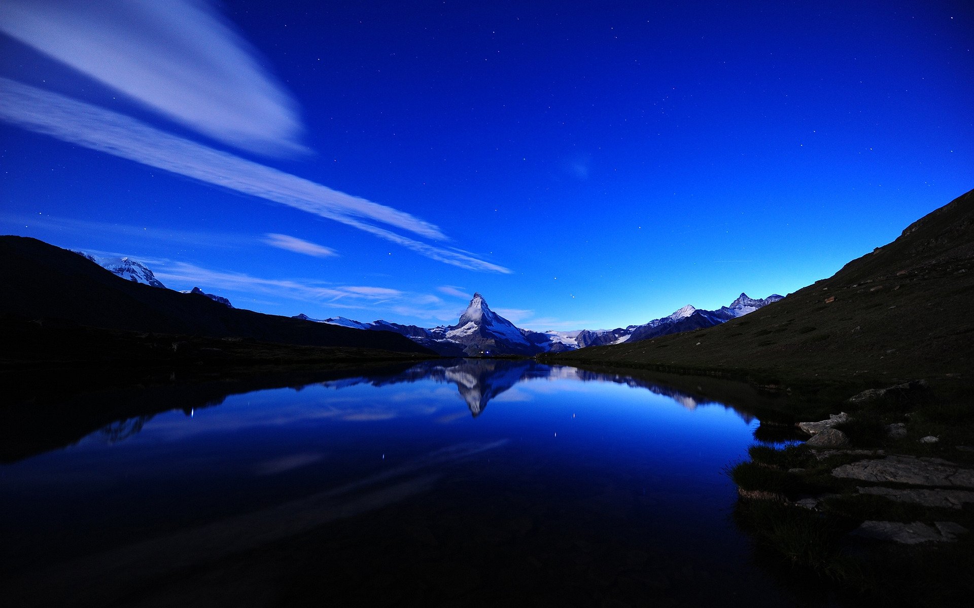 landschaft berge himmel wolken himmel gipfel felsen ufer steine wasser fluss see reflexion reflexion view