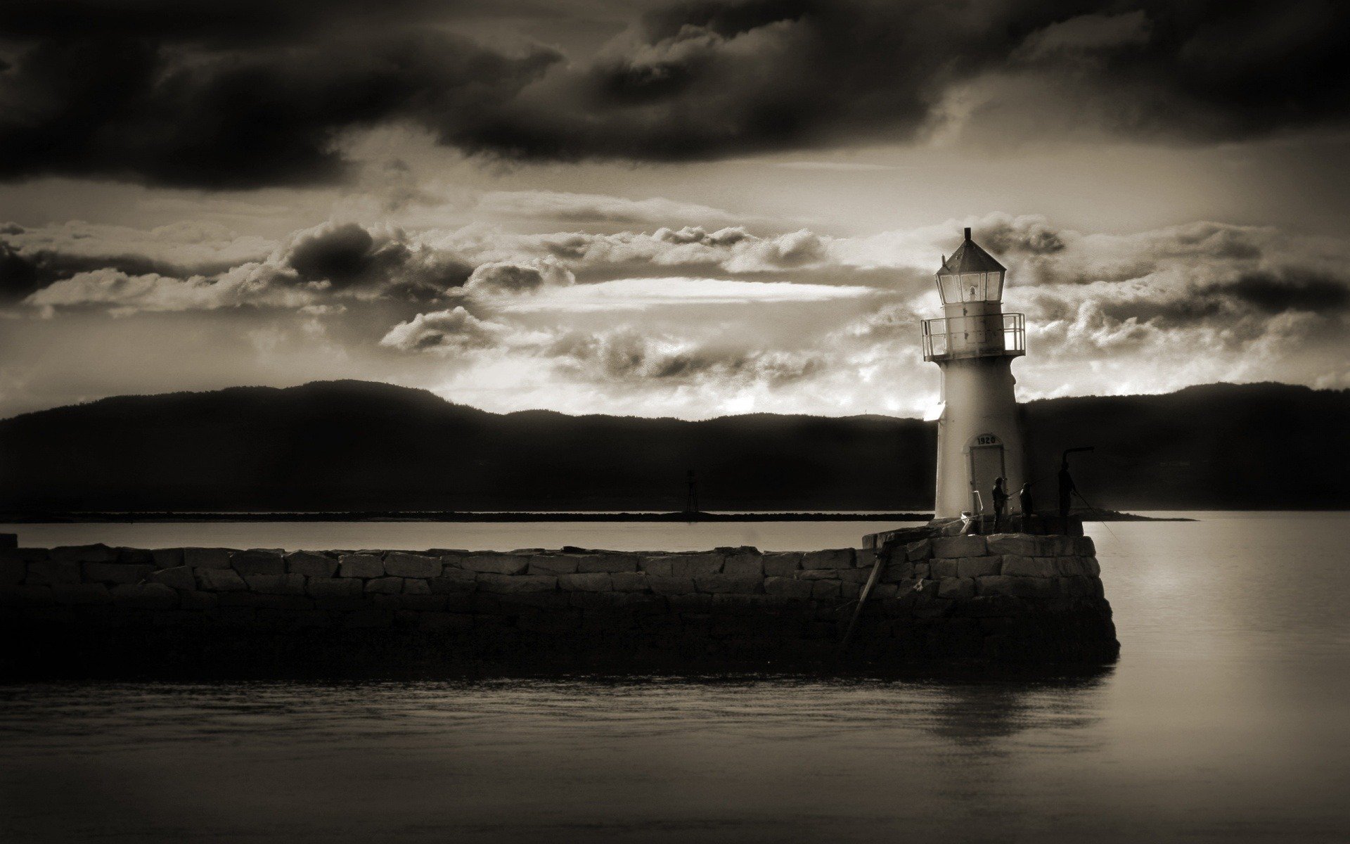 faro agua costa nubes nubes blanco y negro