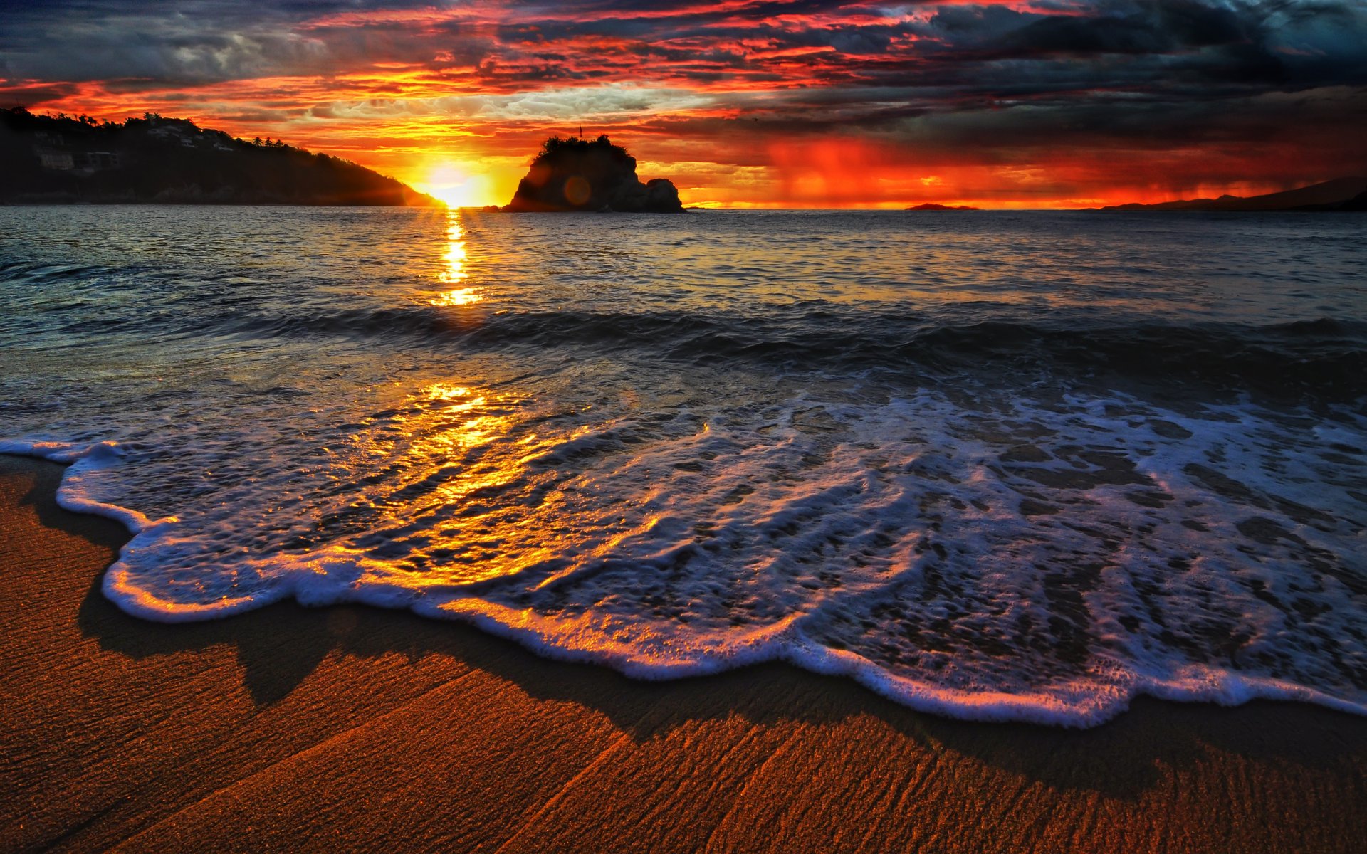 meer strand sand schaum. sonne welle reflexionen horizont oblique licht strahlen hintergrundbilder