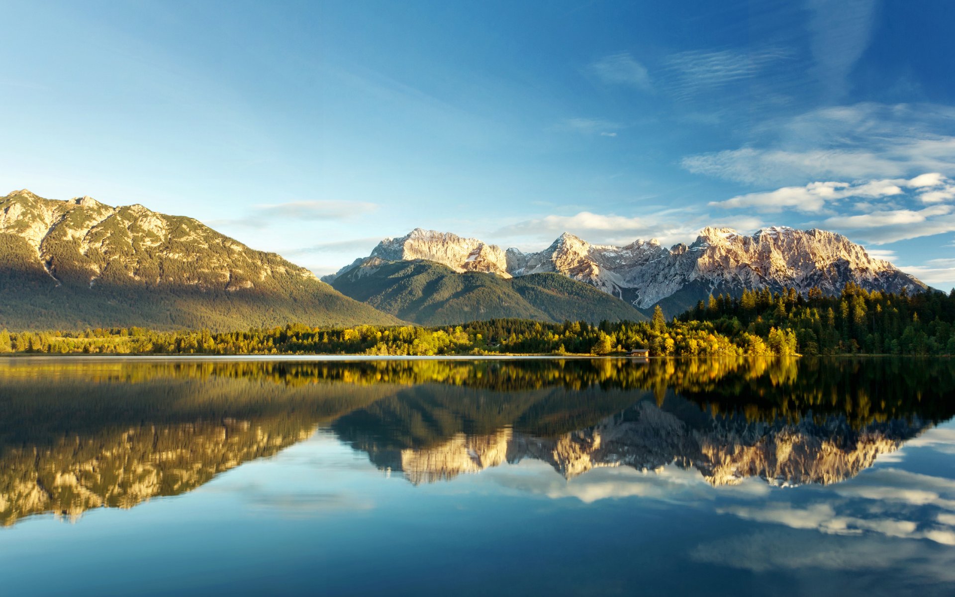 lago montañas nubes árboles