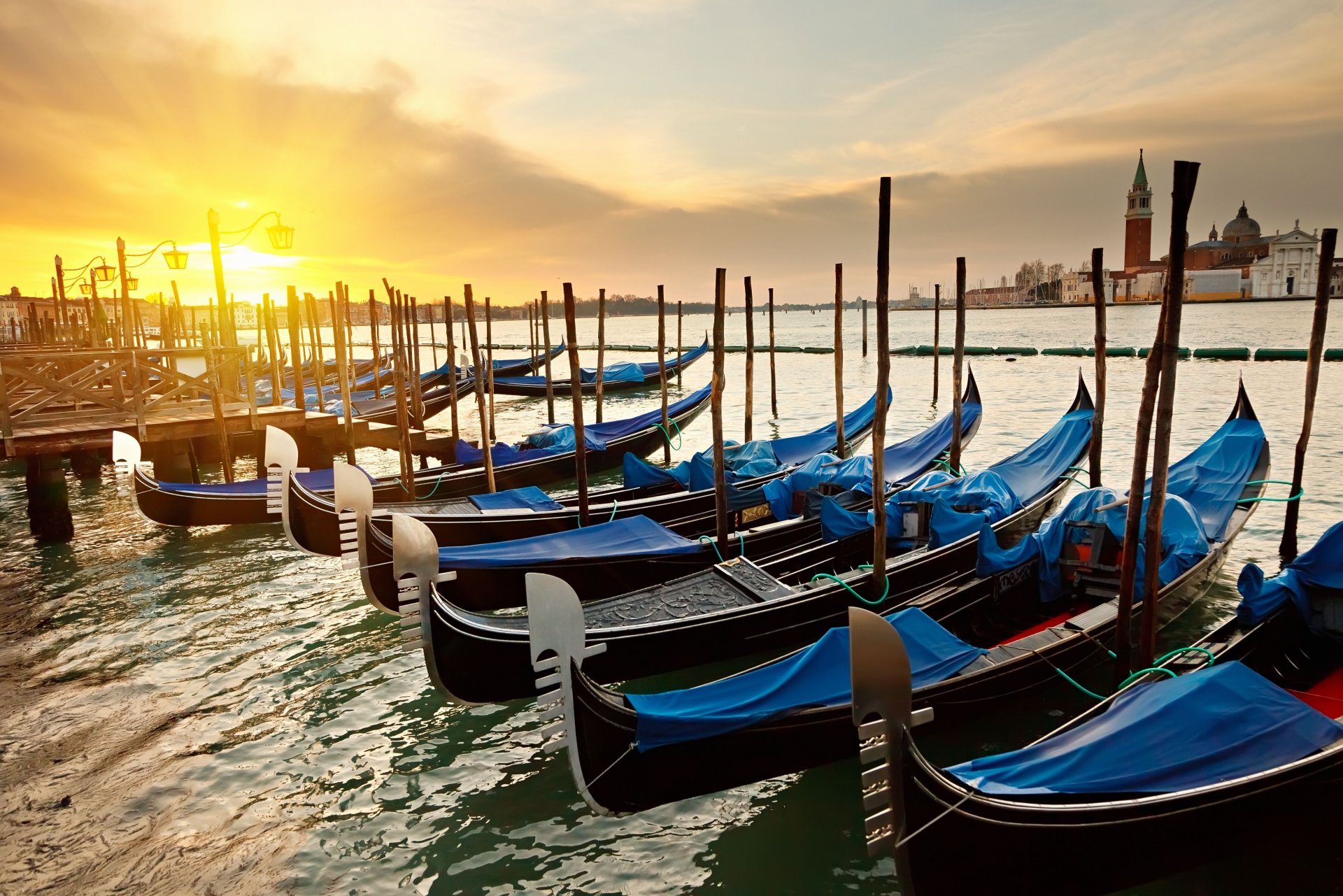 alba venezia mattina alba sole italia venezia canale molo gondole