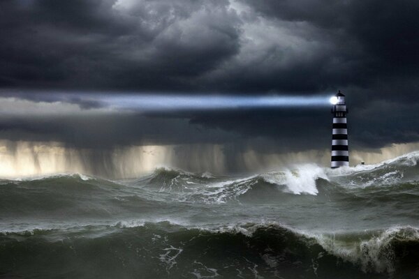 Enorme tempesta e onde, il faro brilla per le navi