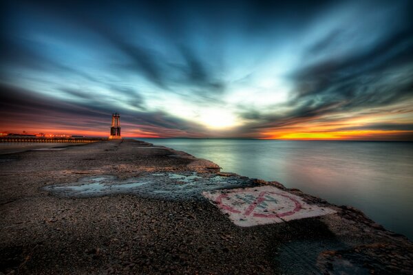 Coucher de soleil fascinant et relaxant sur le port