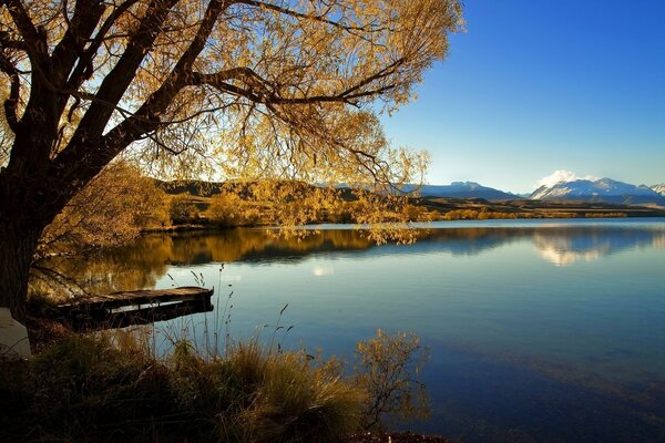 Piękne jezioro w Nowej Zelandii