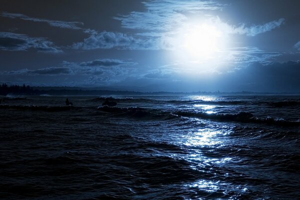 Ciel nocturne sur fond de paysage marin