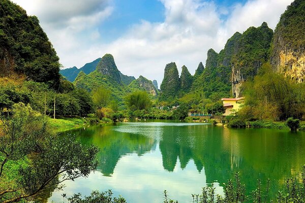 Waldsee in der chinesischen Provinz