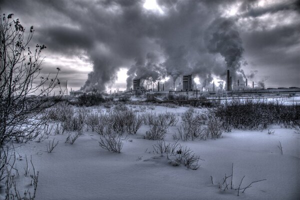 Paysage d hiver industriel avec vue sur la fumée des tuyaux d usine