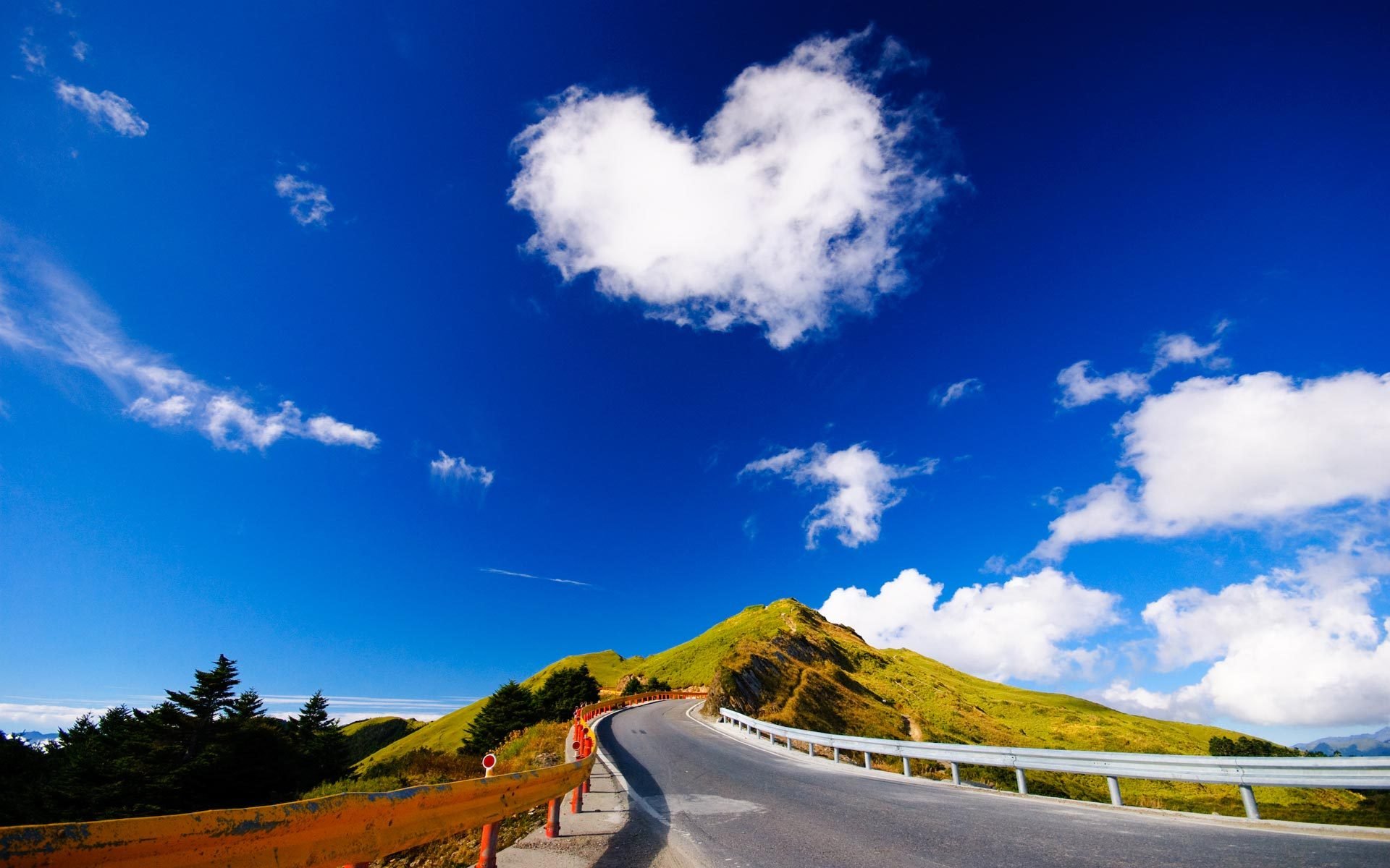 landschaft natur himmel wolken sommer berge hügel pisten straße asphalt weg sky sommer steigung bäume