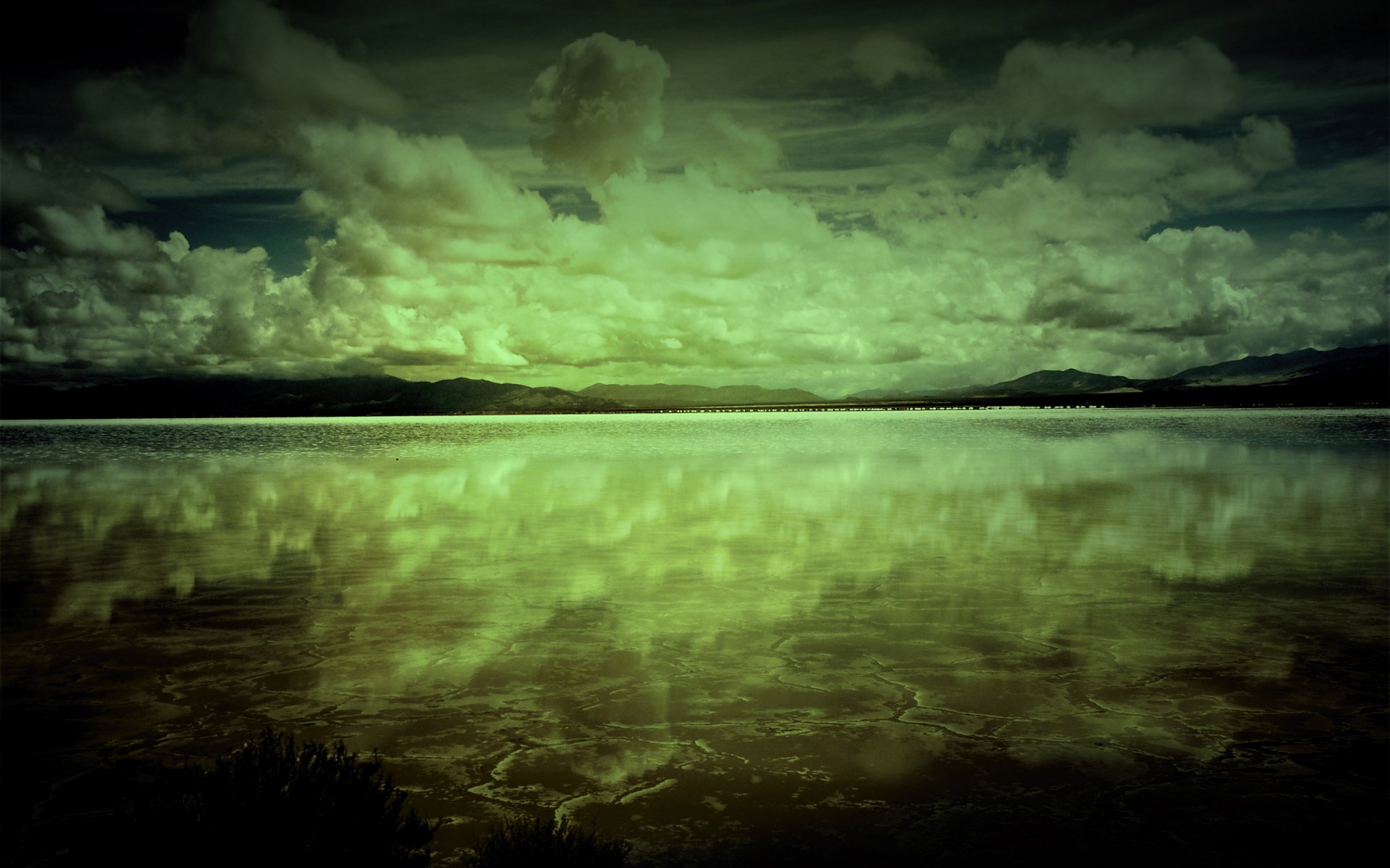 nuages obscurité réflexion lac