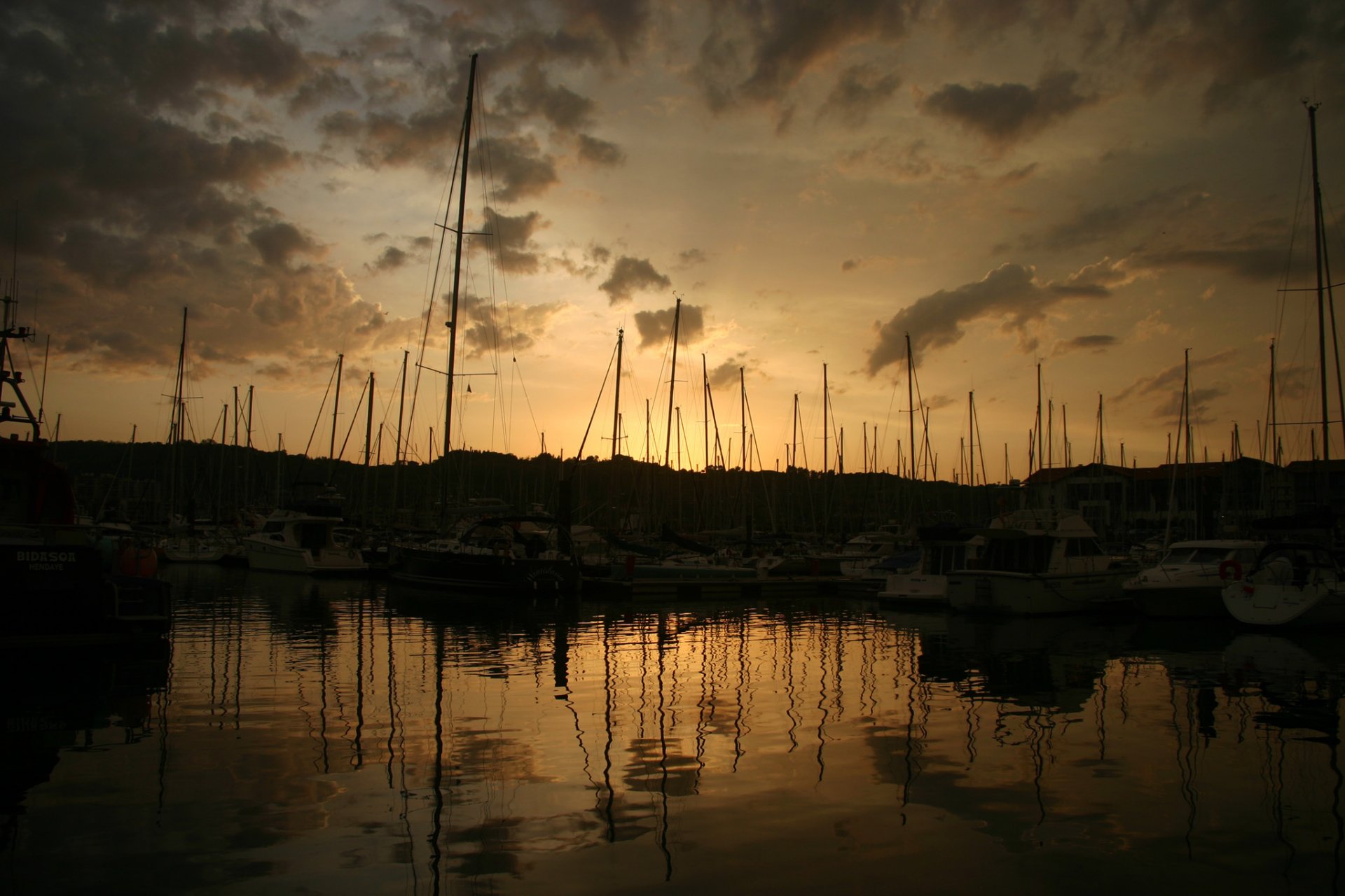 paisaje barcos puerto bahía muelle