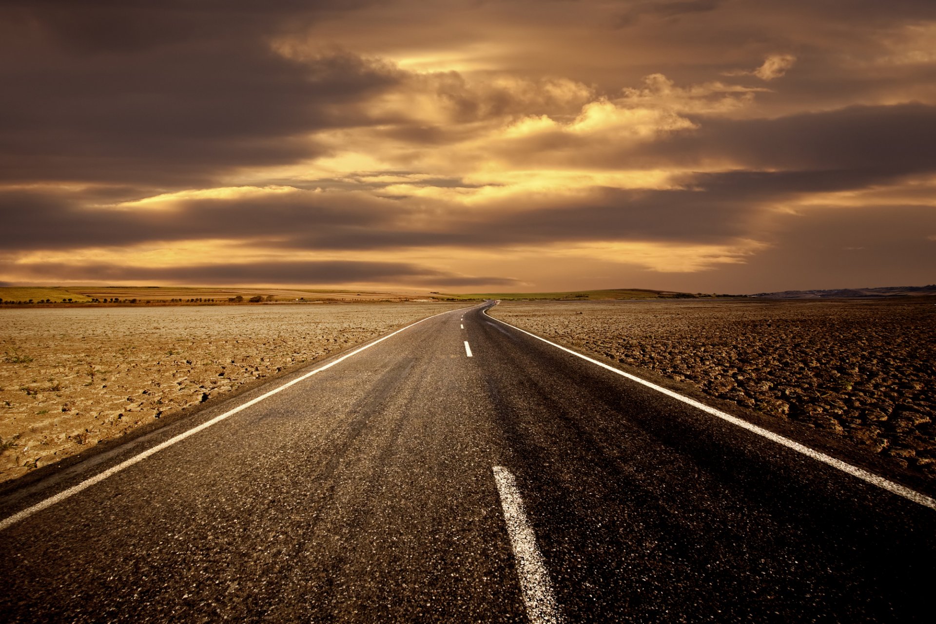 paisaje carretera vista cielo colinas horizonte señal de tráfico marcado ver carreteras signos foto