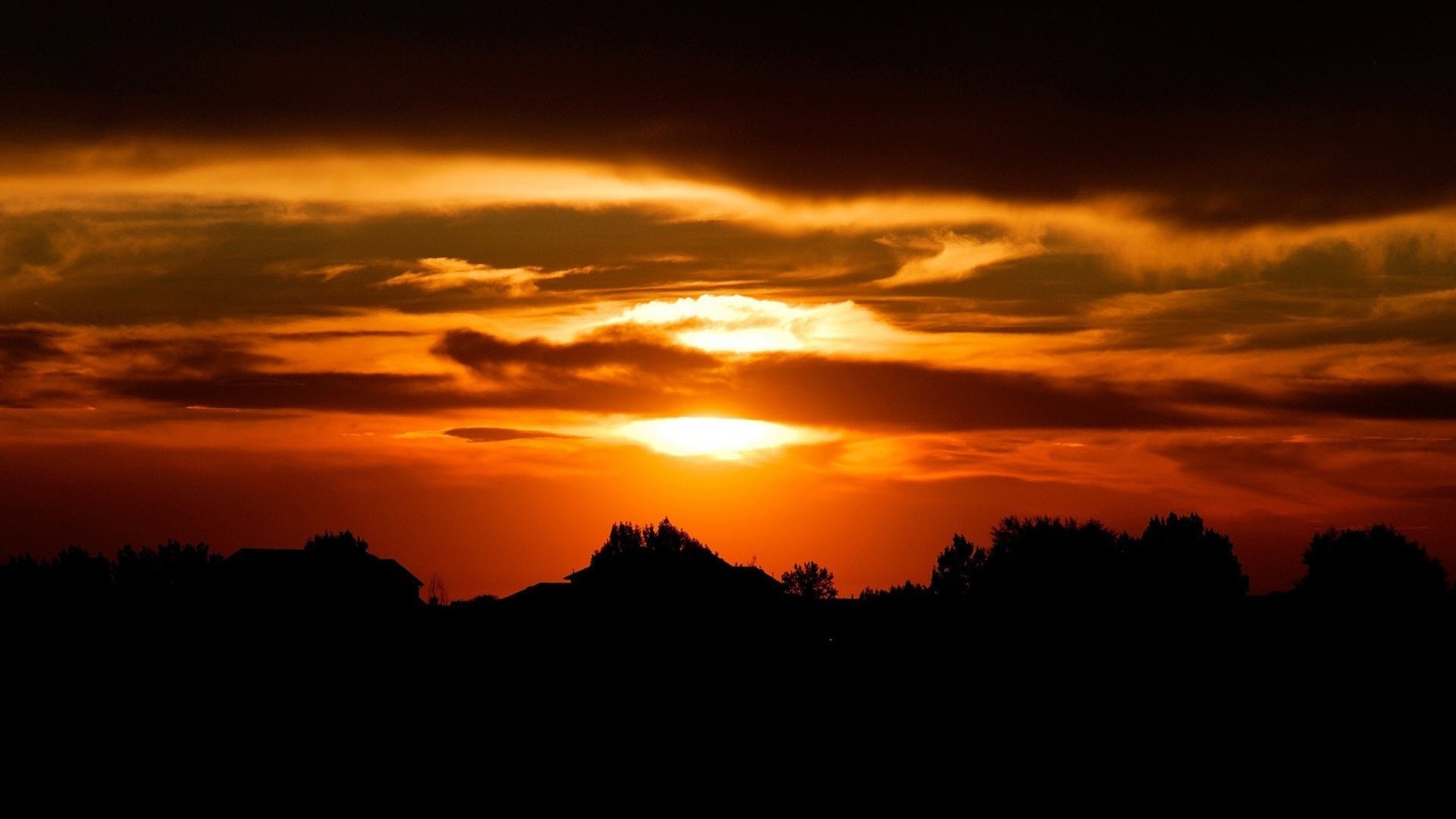 coucher de soleil ciel silhouettes