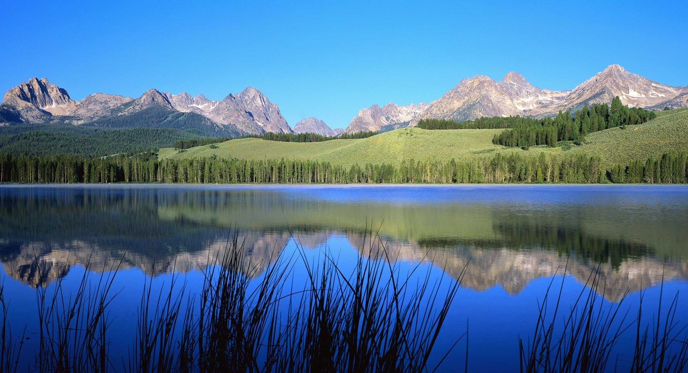 natura paesaggio fiume alberi cielo montagne