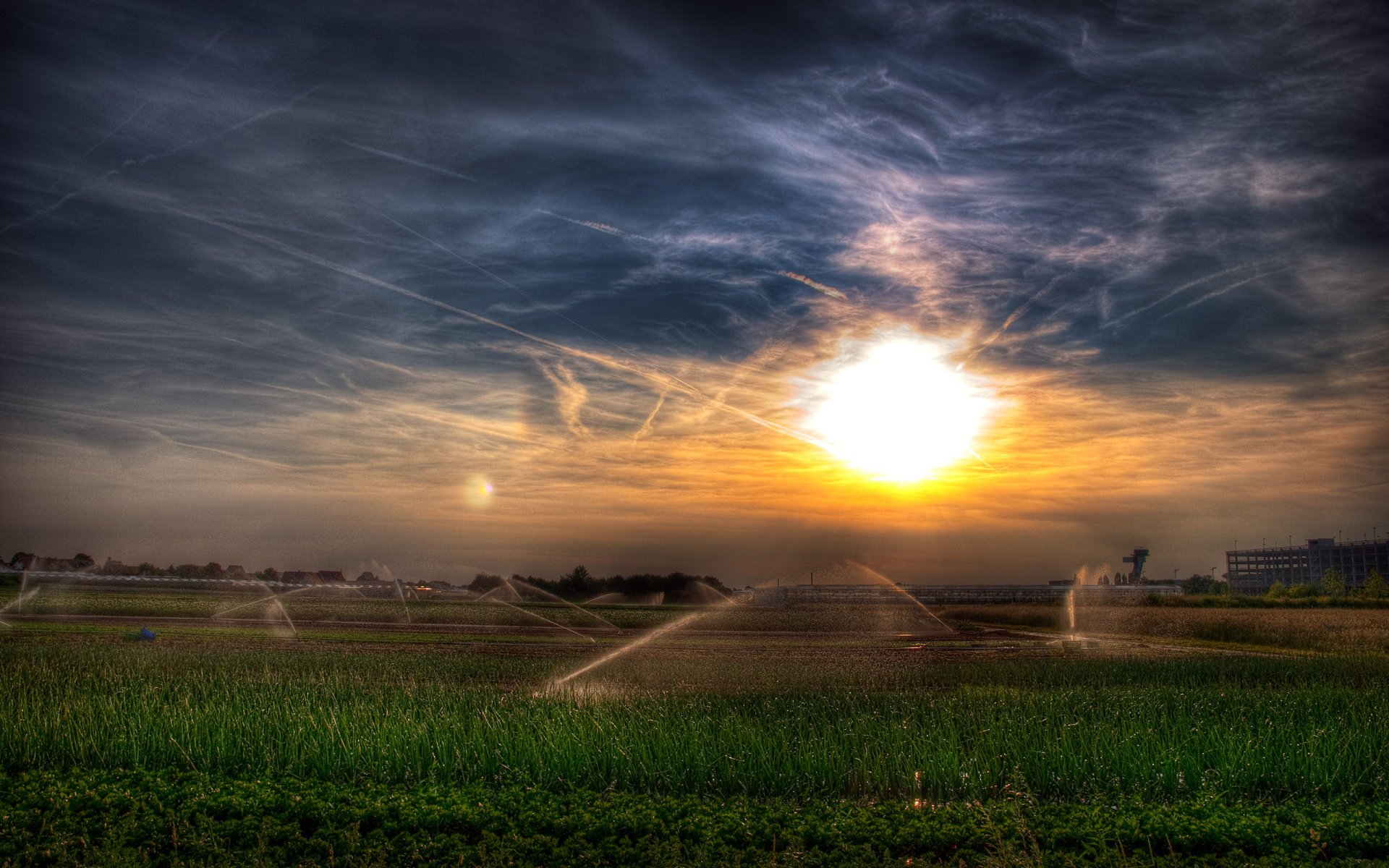 campo riego cielo nubes sol