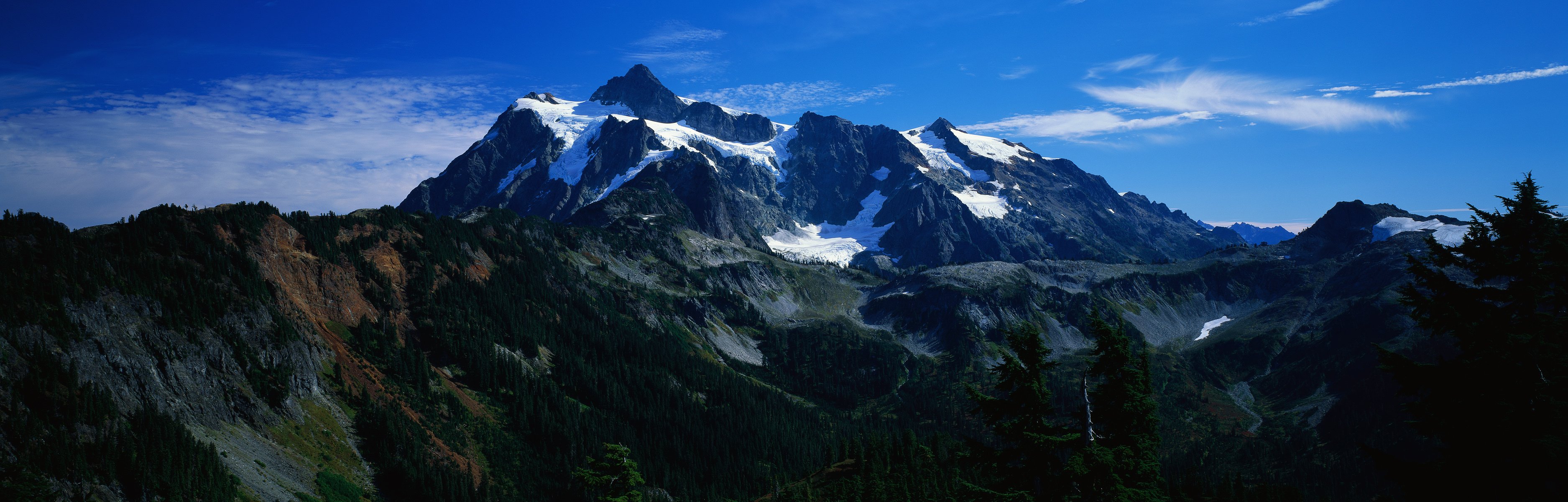 montagnes forêt neige ciel panorama