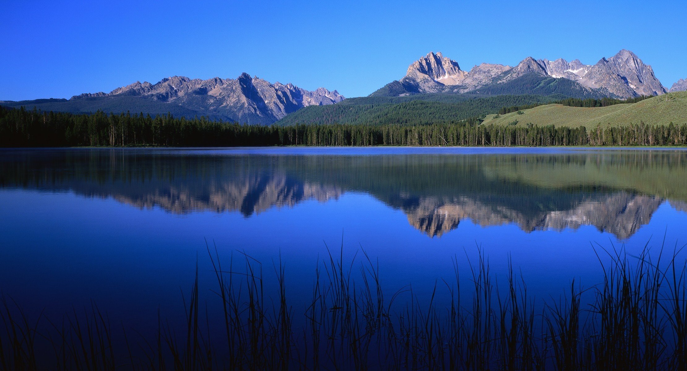 nature lac bleu montagne