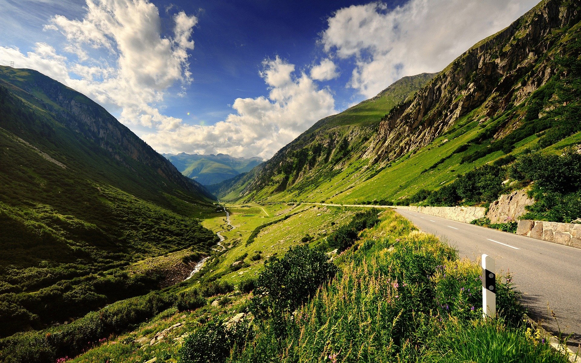 bergstraße berge pfad säule grün natur himmel wolken landschaft naturwand straße