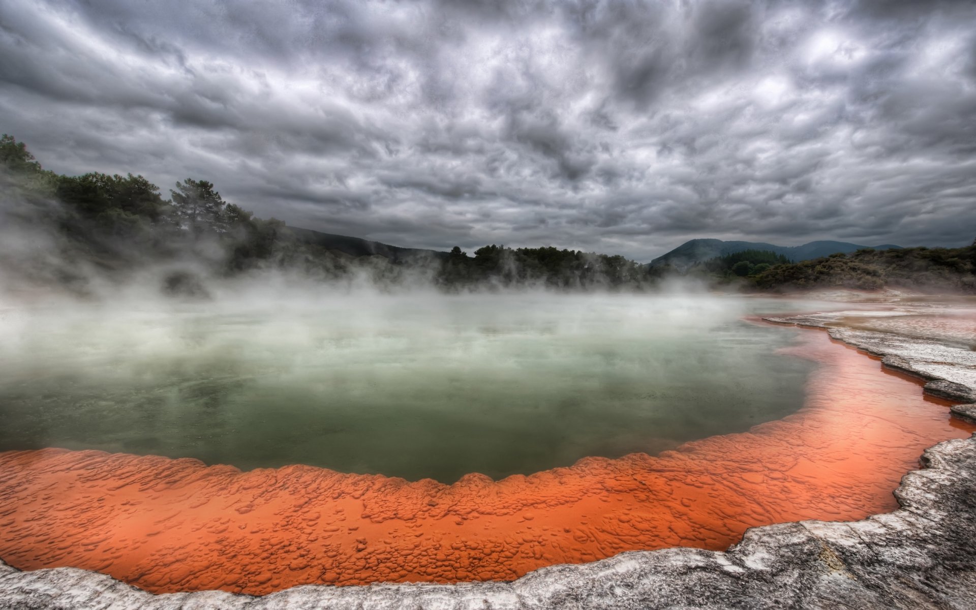 chaud source volcan brouillard vapeur nuages lac arbres lave