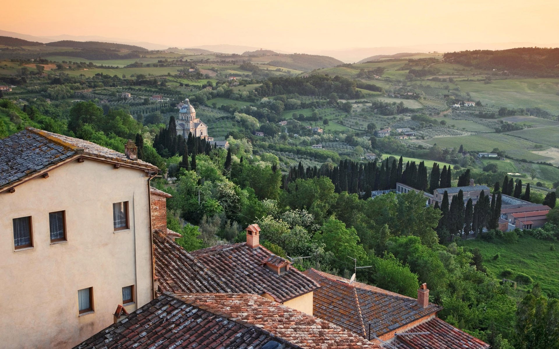 italie champs maisons coucher de soleil