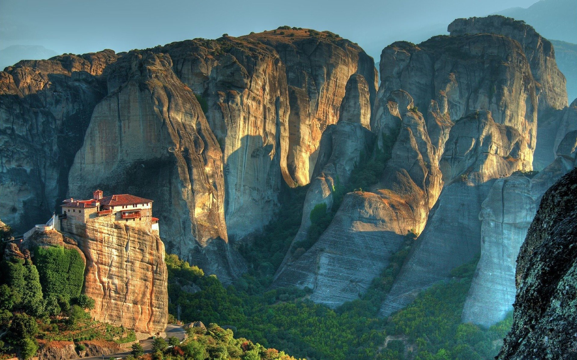 montañas acantilado cañón