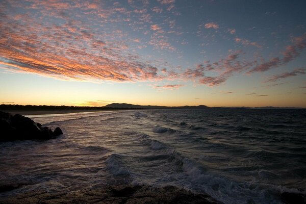 Sommerlandschaft am Abendmeer