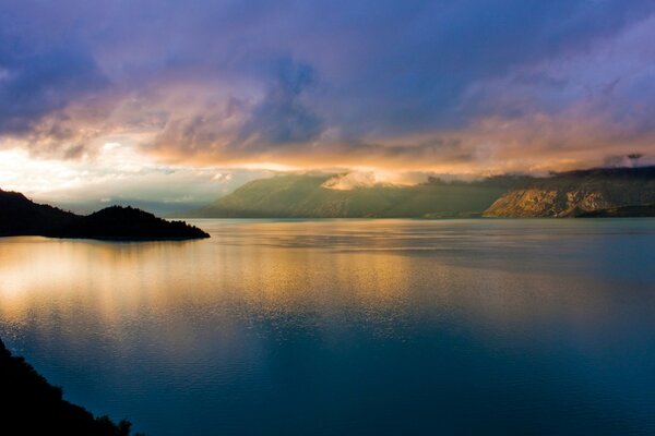 Sonnenaufgang über Neuseeland