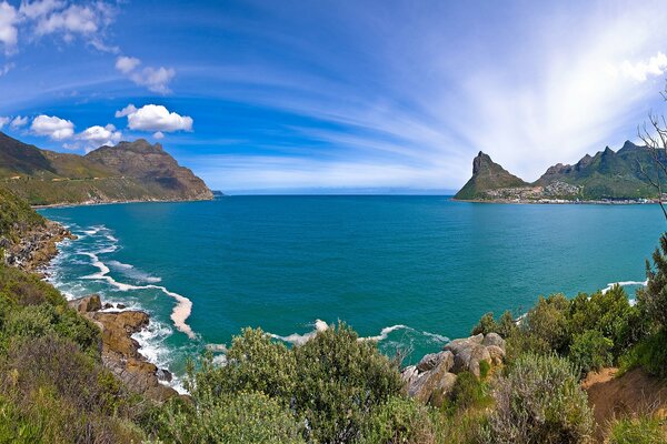 Paisaje con bahía y rocas