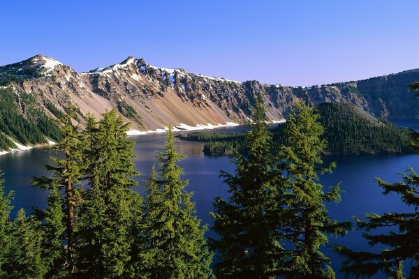 Beautiful view of the lake and mountains