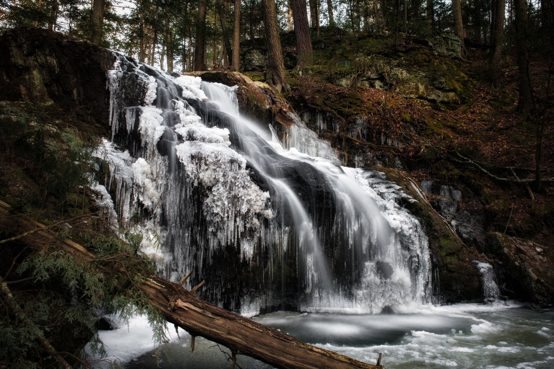 cascate di nonnewaug woodbury connecticut cascata foresta inverno