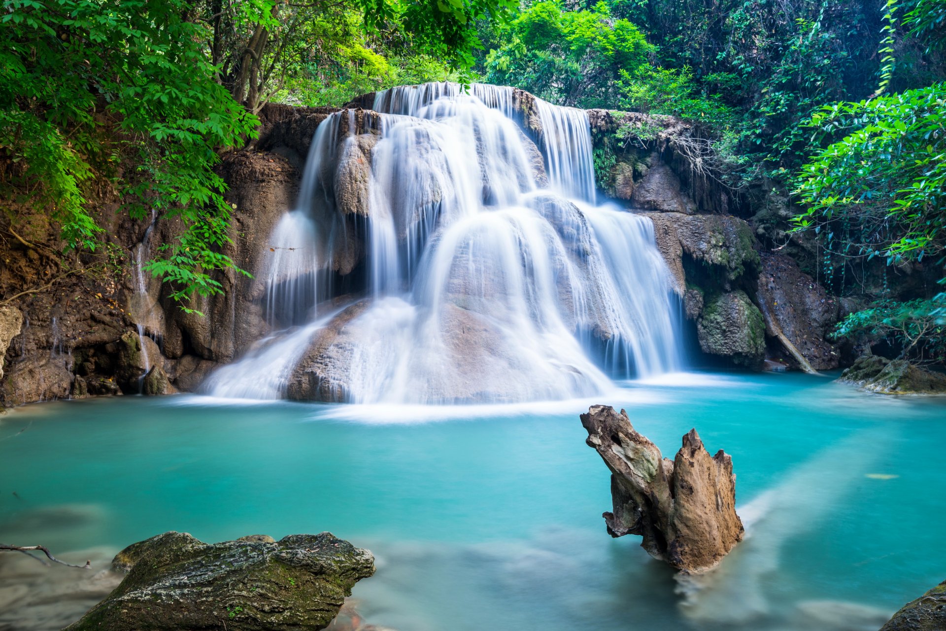 cascata foresta paesaggio fiume smeraldo