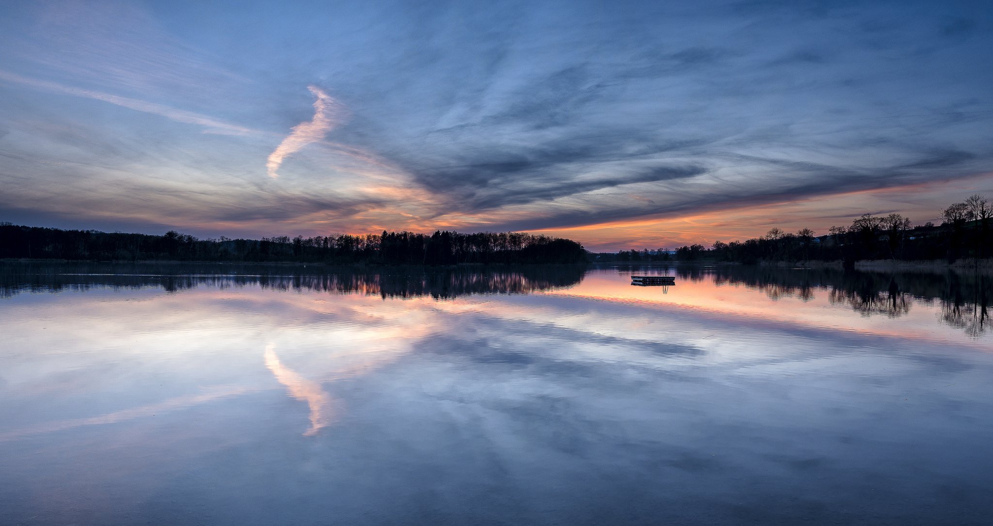 suisse lac côte arbres forêt soir coucher de soleil ciel nuages réflexion