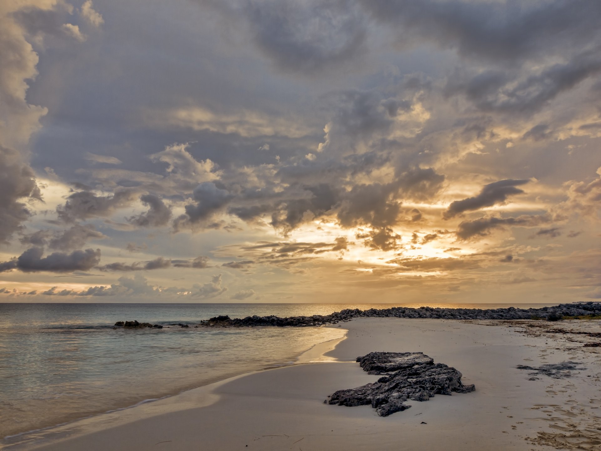 mer côte sable nuages