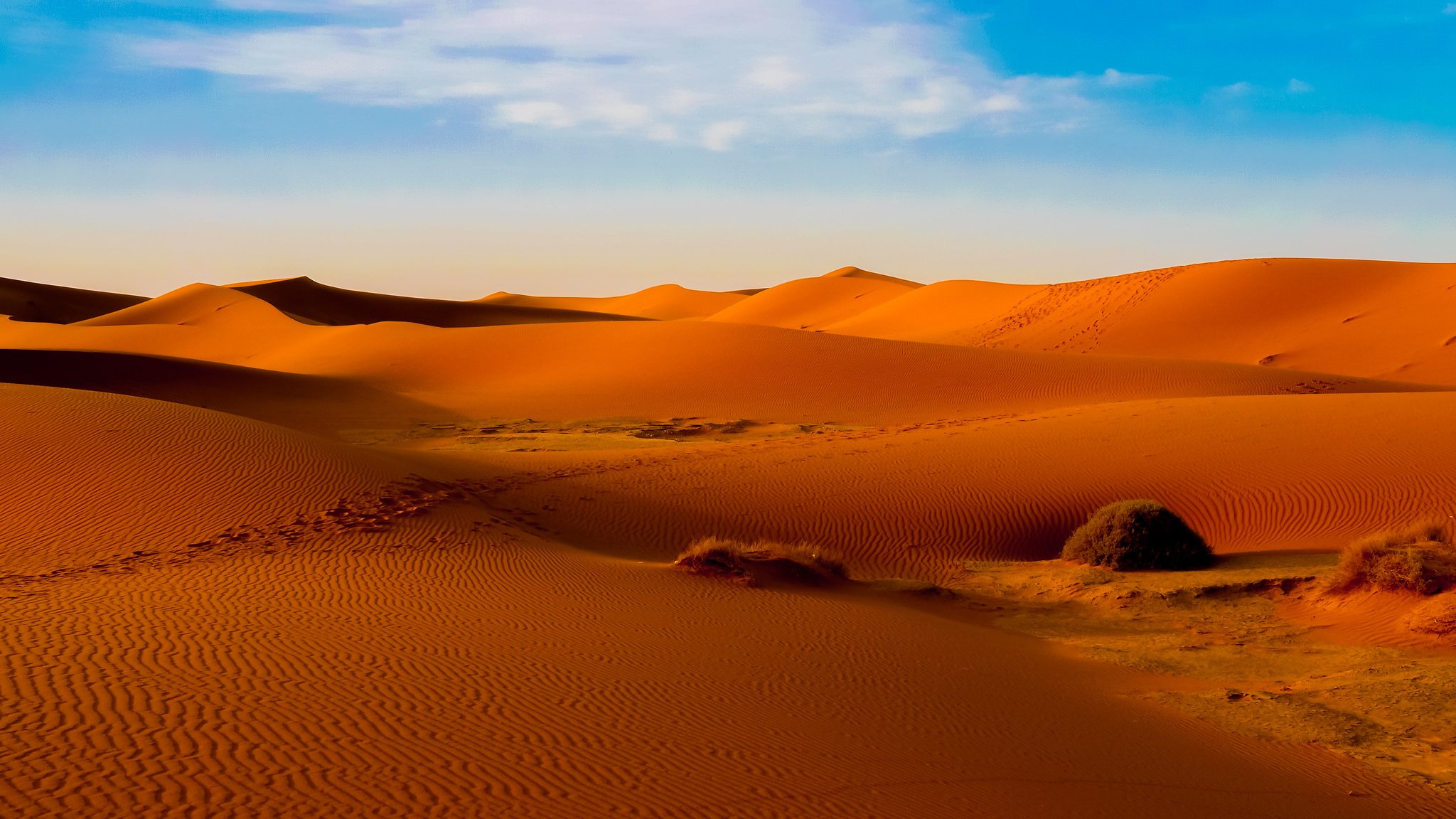 ciel nuages désert sable barkhan