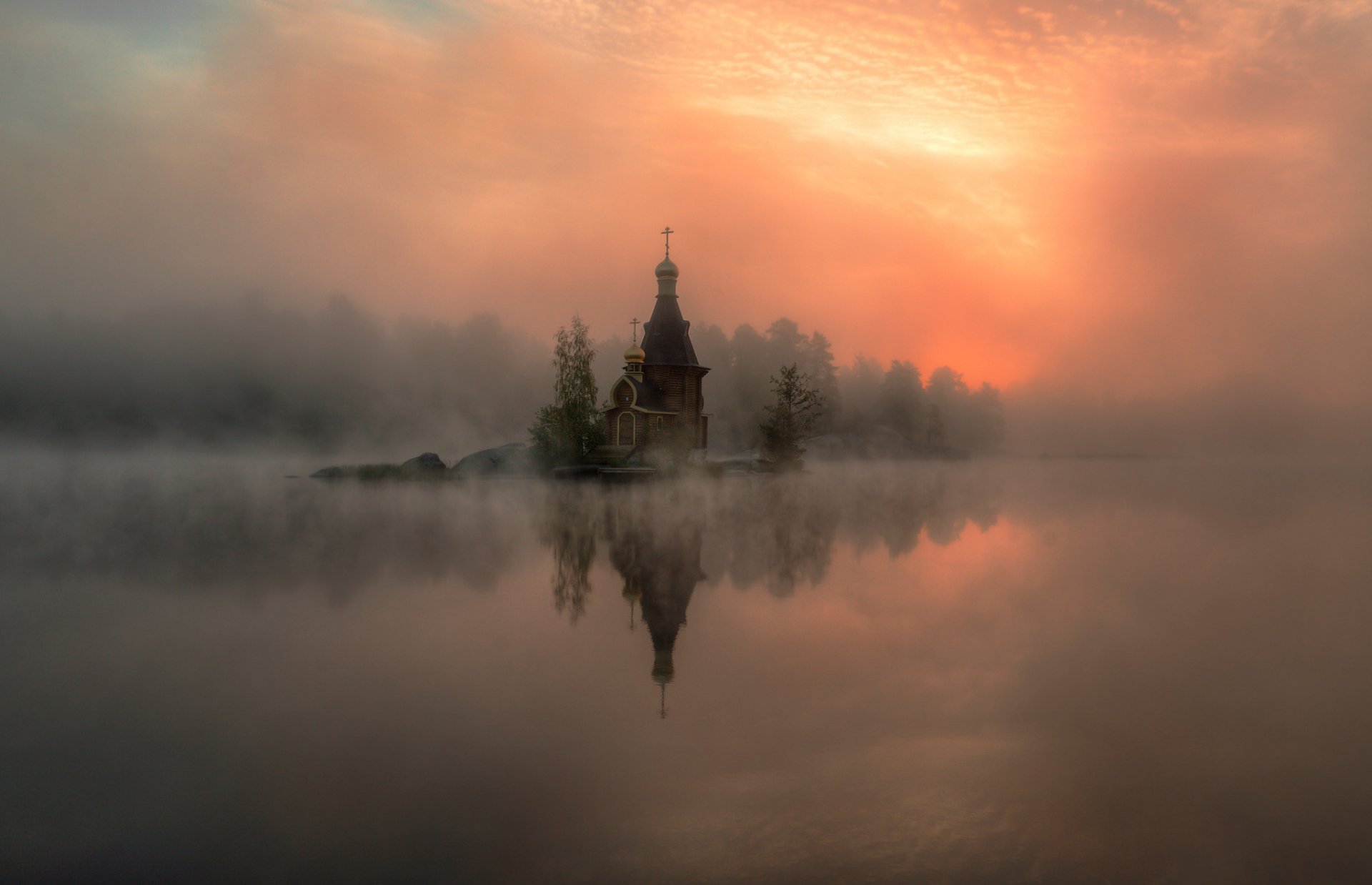 russia fiume vuoksa chiesa nebbia foschia