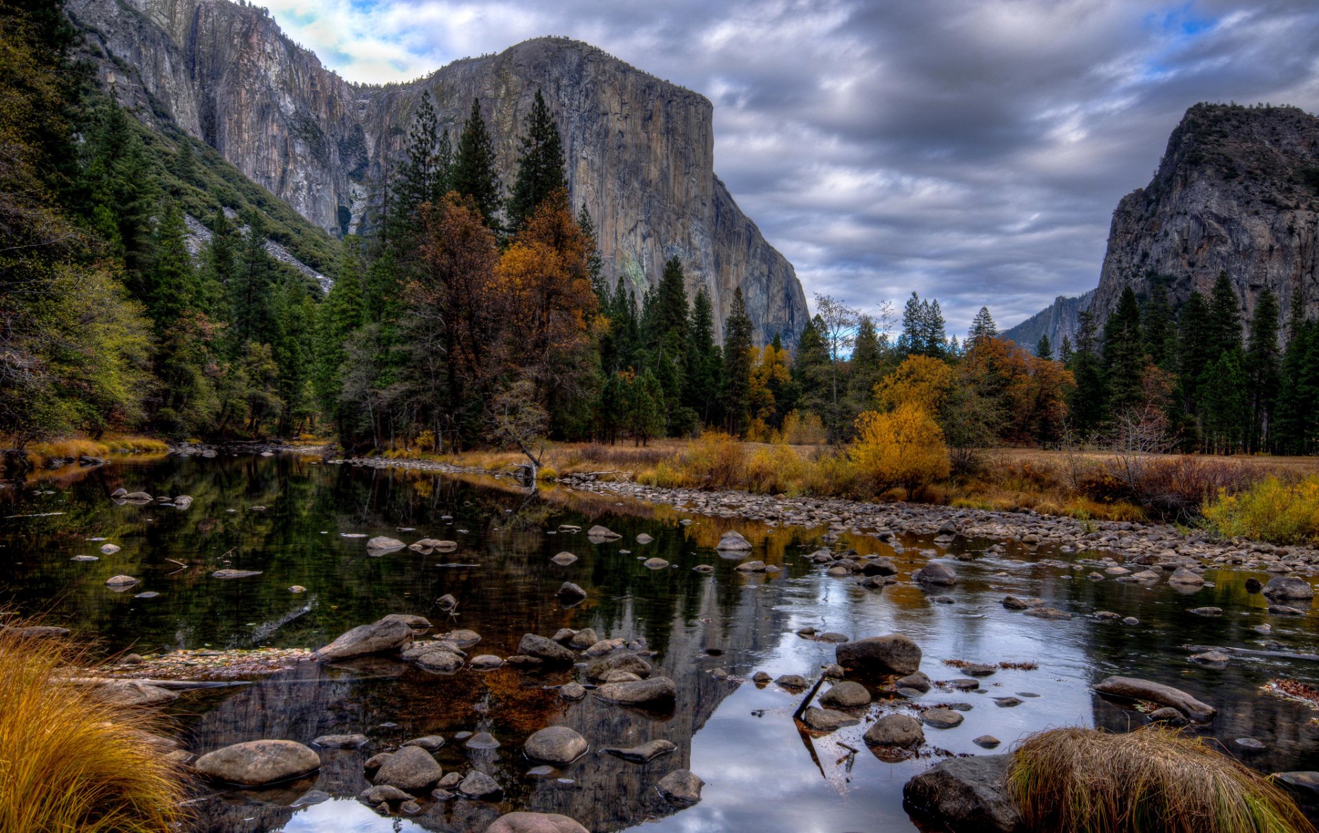parque nacional de yosemite sierra nevada estados unidos montañas cielo árboles río rocas arbustos rocas otoño