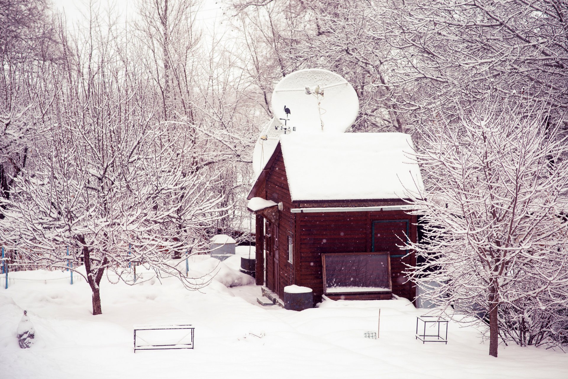 maison maison cour neige arbres hiver nature