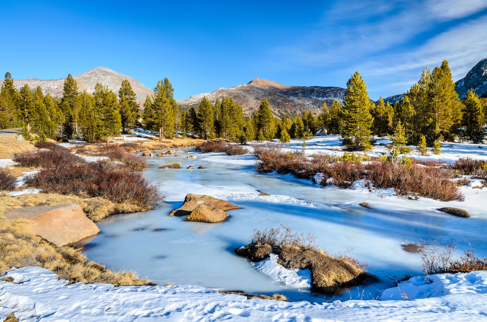 cielo nuvole montagne rocce alberi neve ghiaccio