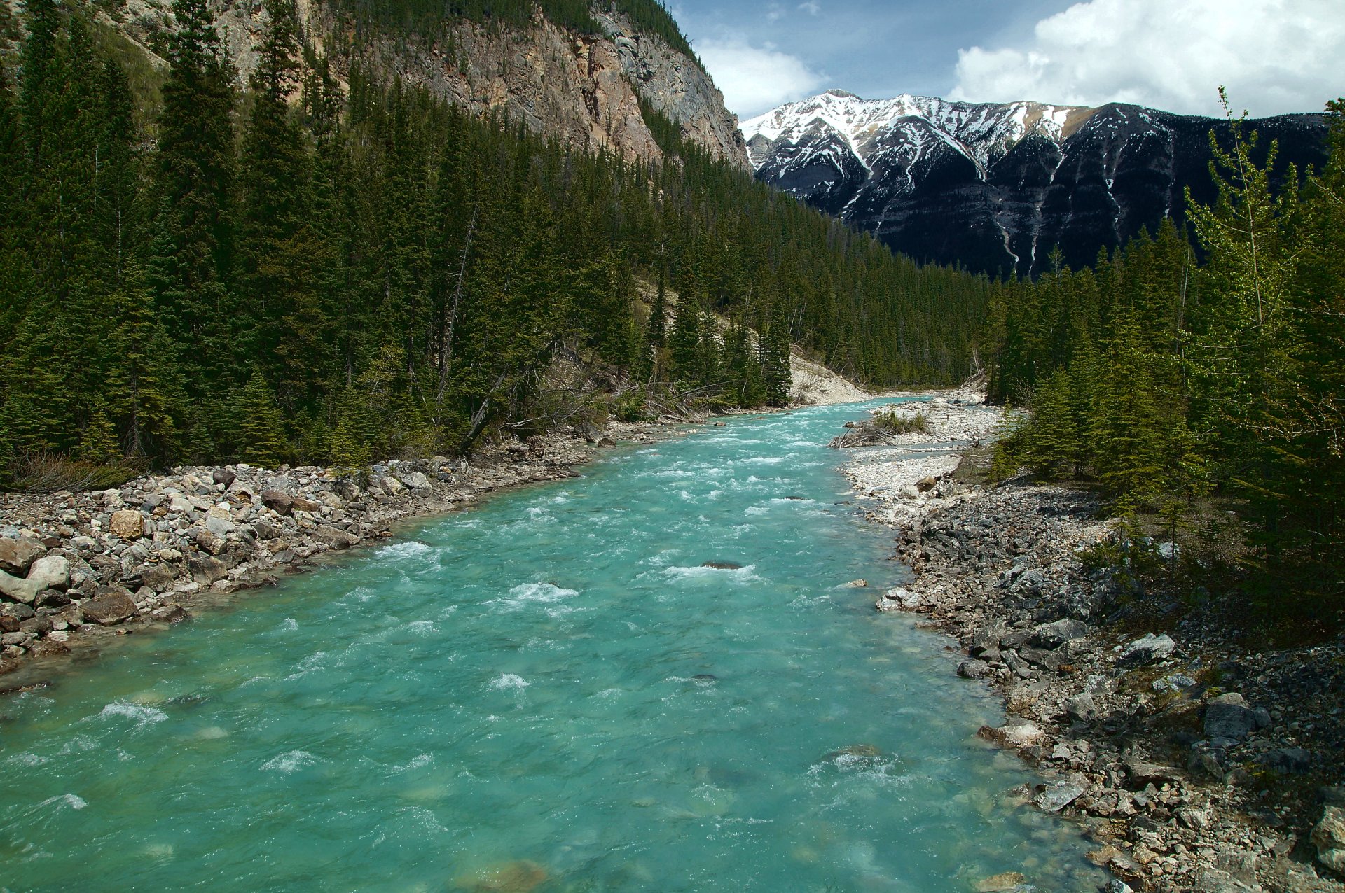 icefields parkway kanada himmel berge bäume wolken wald fluss