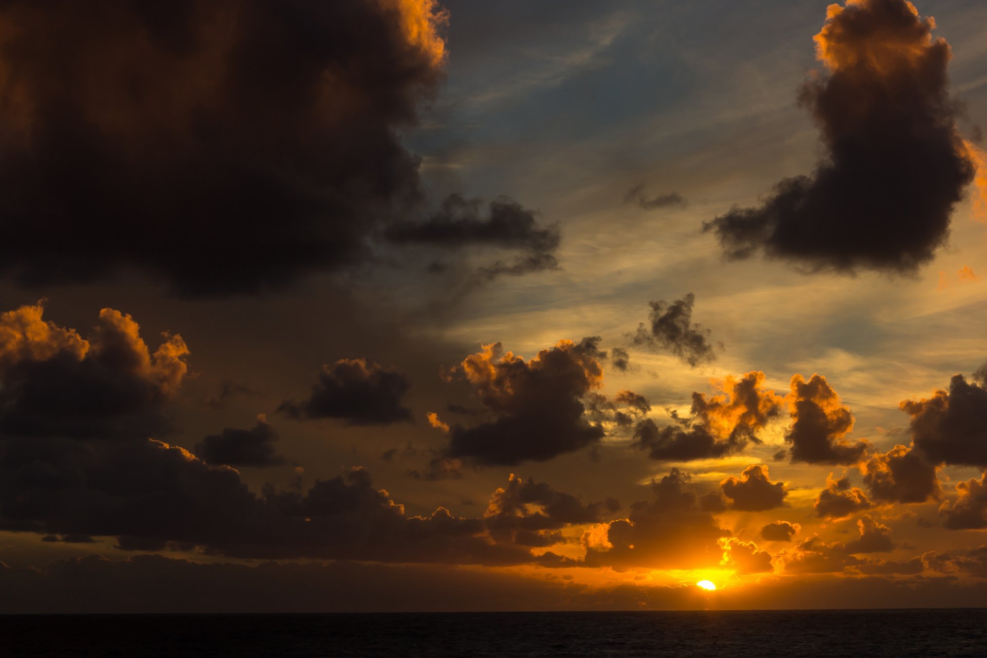 mar horizonte nubes sol puesta de sol