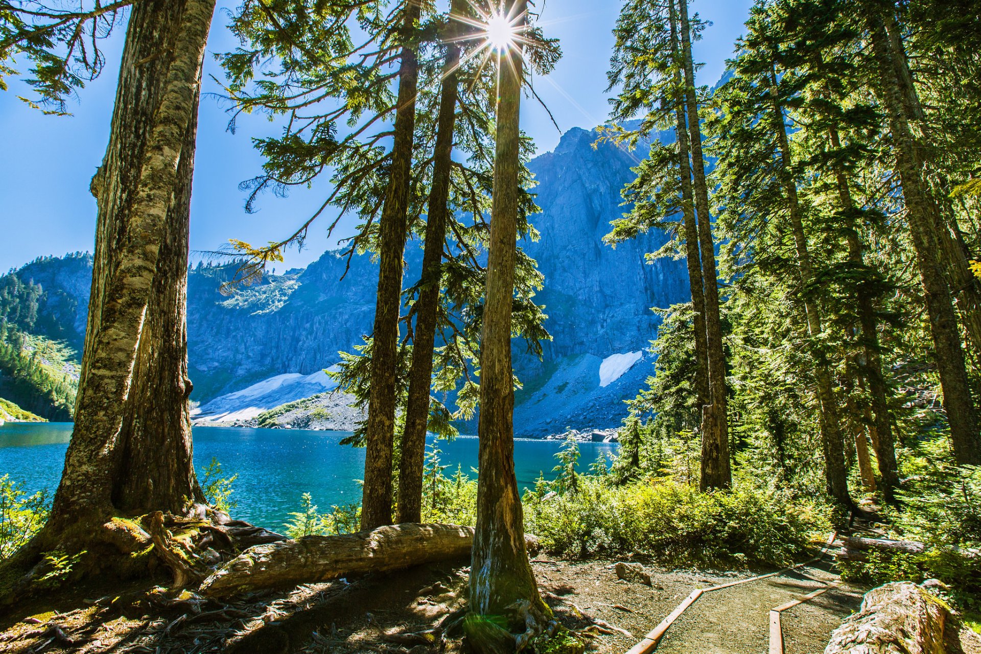 montagnes arbres lac ciel soleil rayons pierre