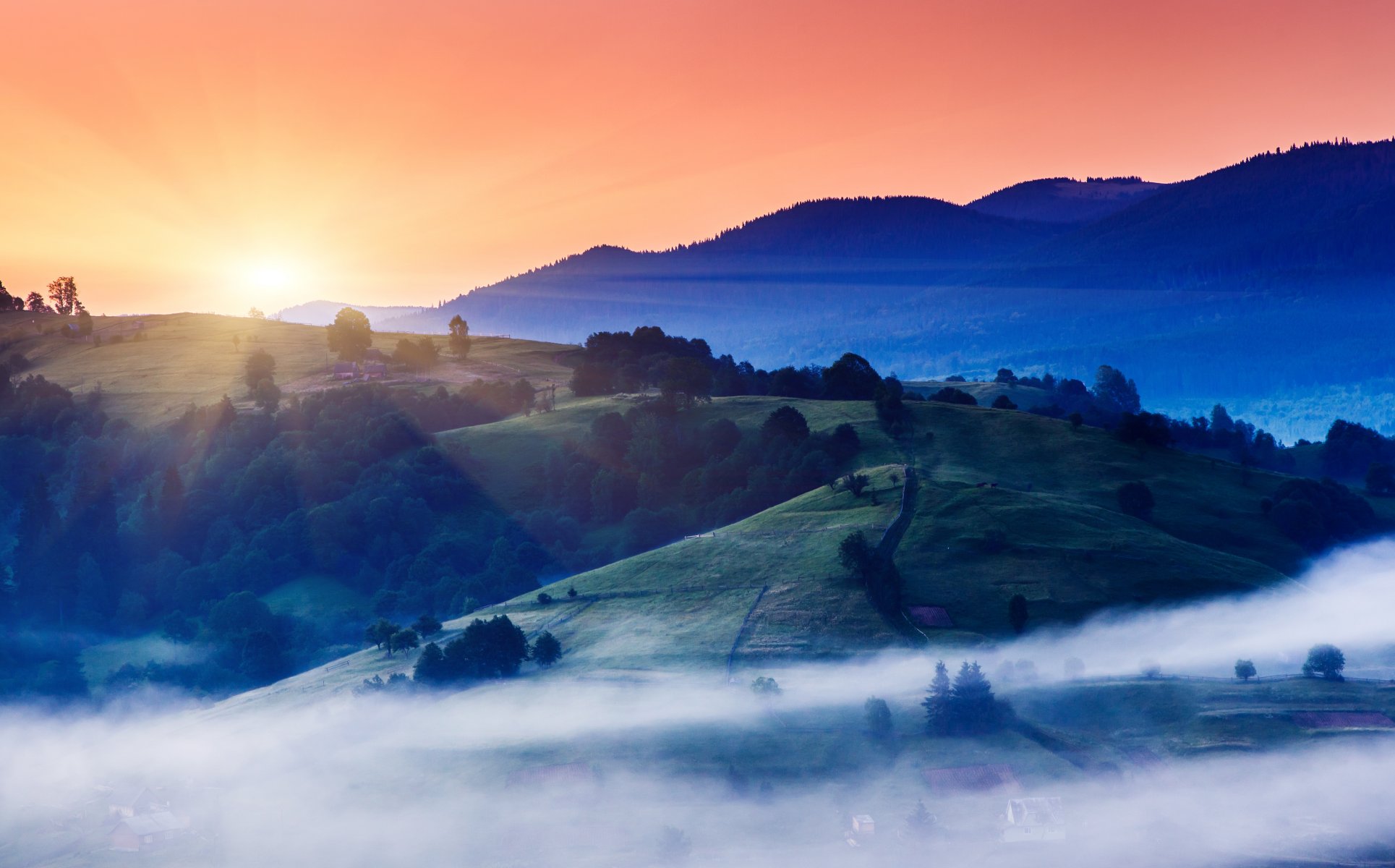 matin collines brouillard aube soleil