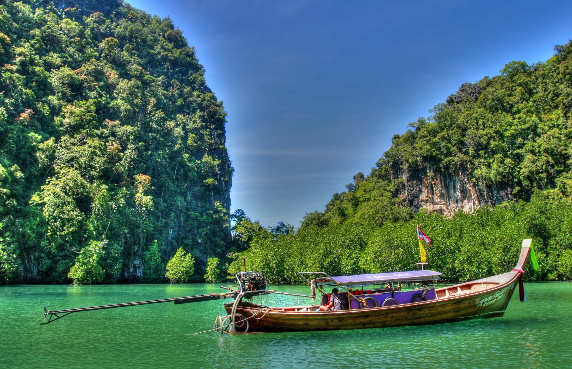 tailandia naturaleza montañas árboles barco